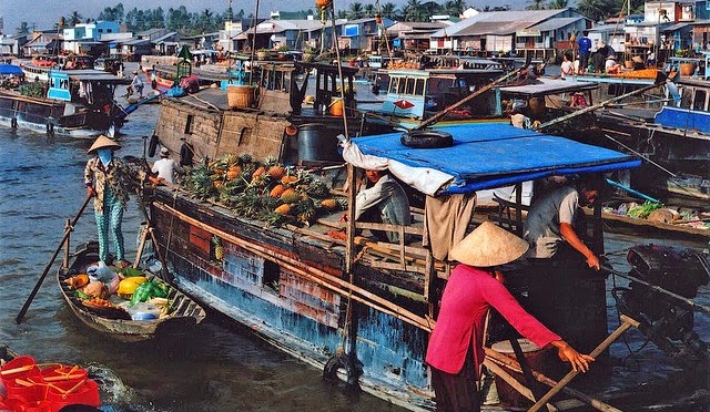 Stunning Floating Markets in Asia