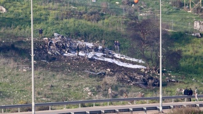 Syria war: Israeli fighter jet crashes under Syria fire, military says